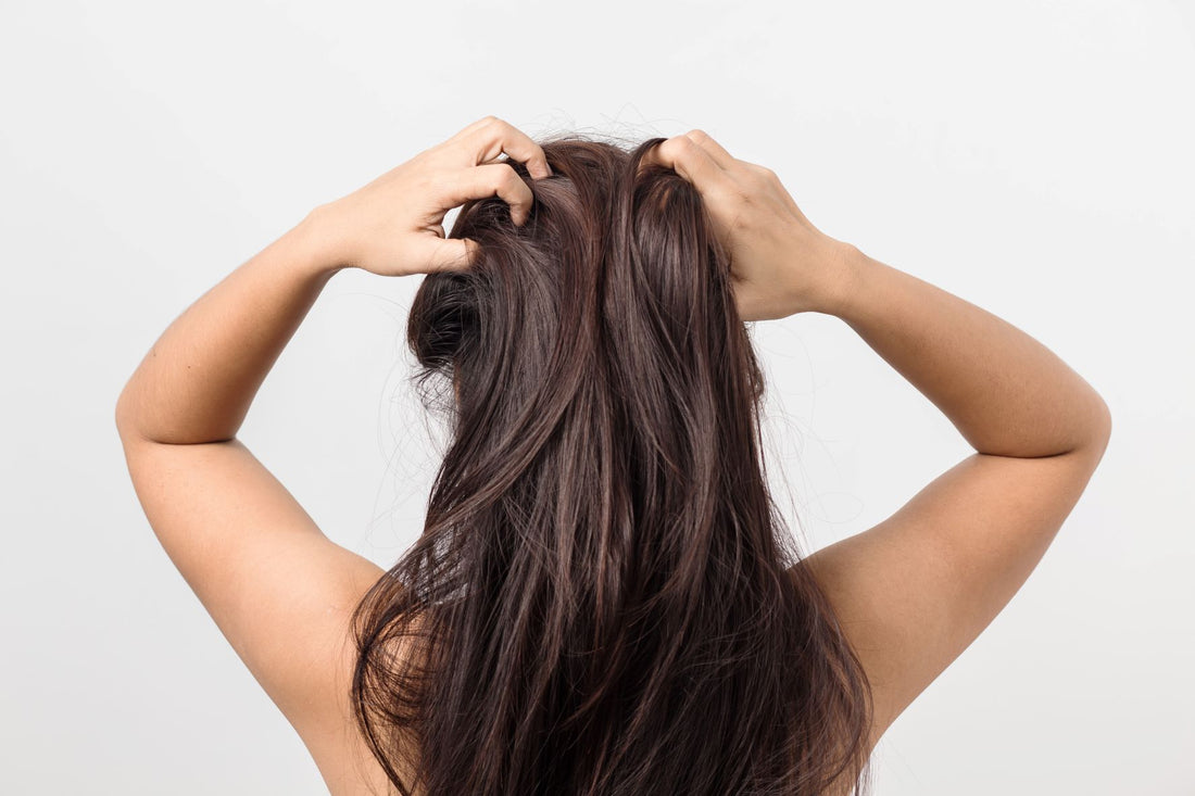 woman_examining_scalp
